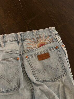Wrangler Light Blue Flare Jeans with Sun Embroidery Size 25